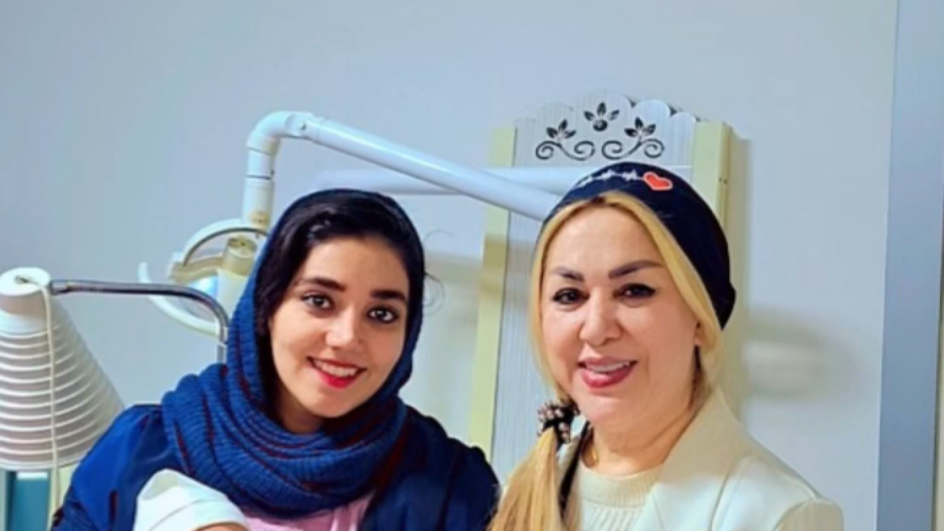 زایمان توسط دکتر مژگان بیک زاده دکتر مژگان بیک زاده ( جراح و متخصص زنان و زایمان)