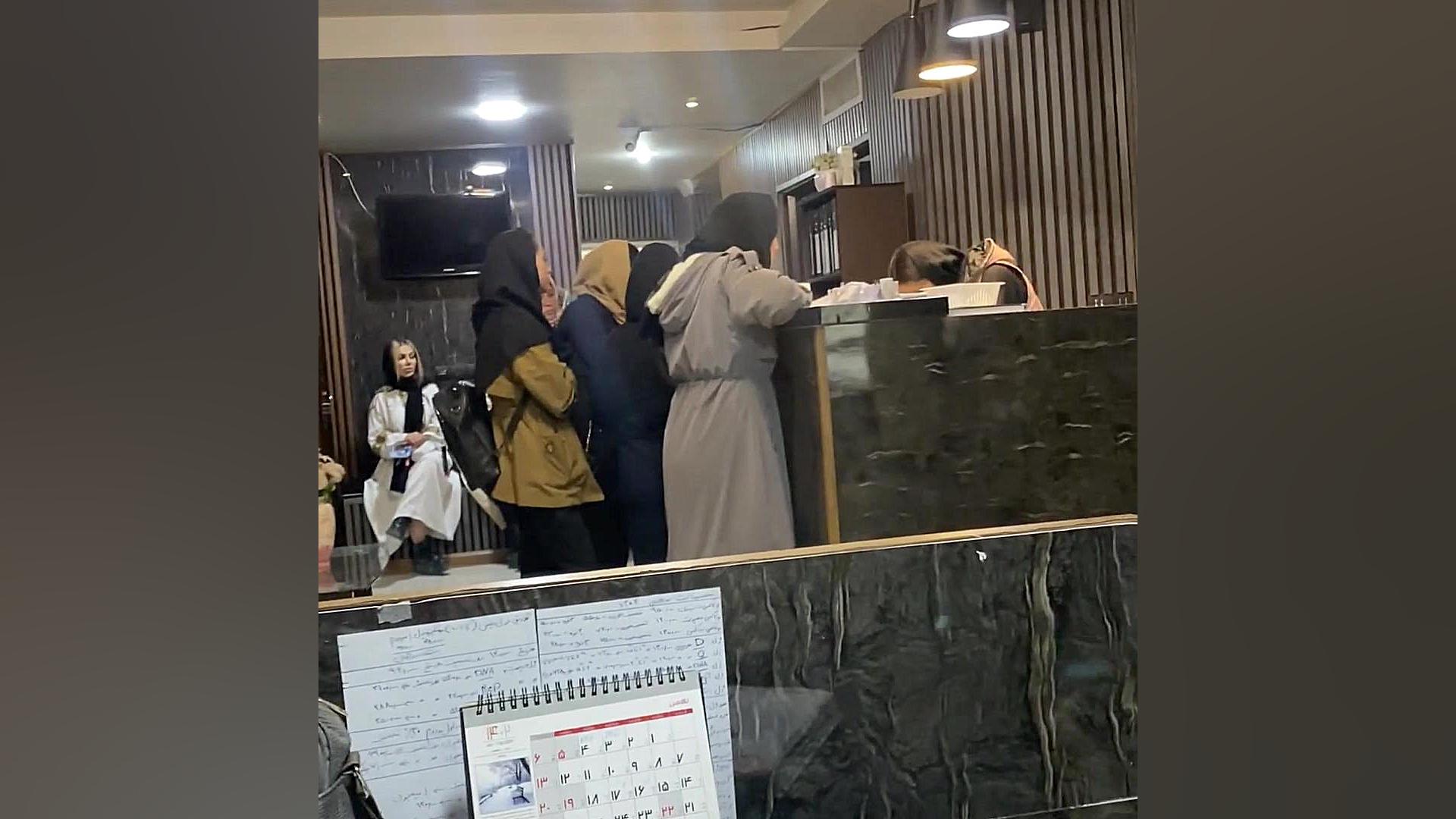مجتمع پزشکی کاوه شهرک نازفردیس پیلینگ شیمیایی