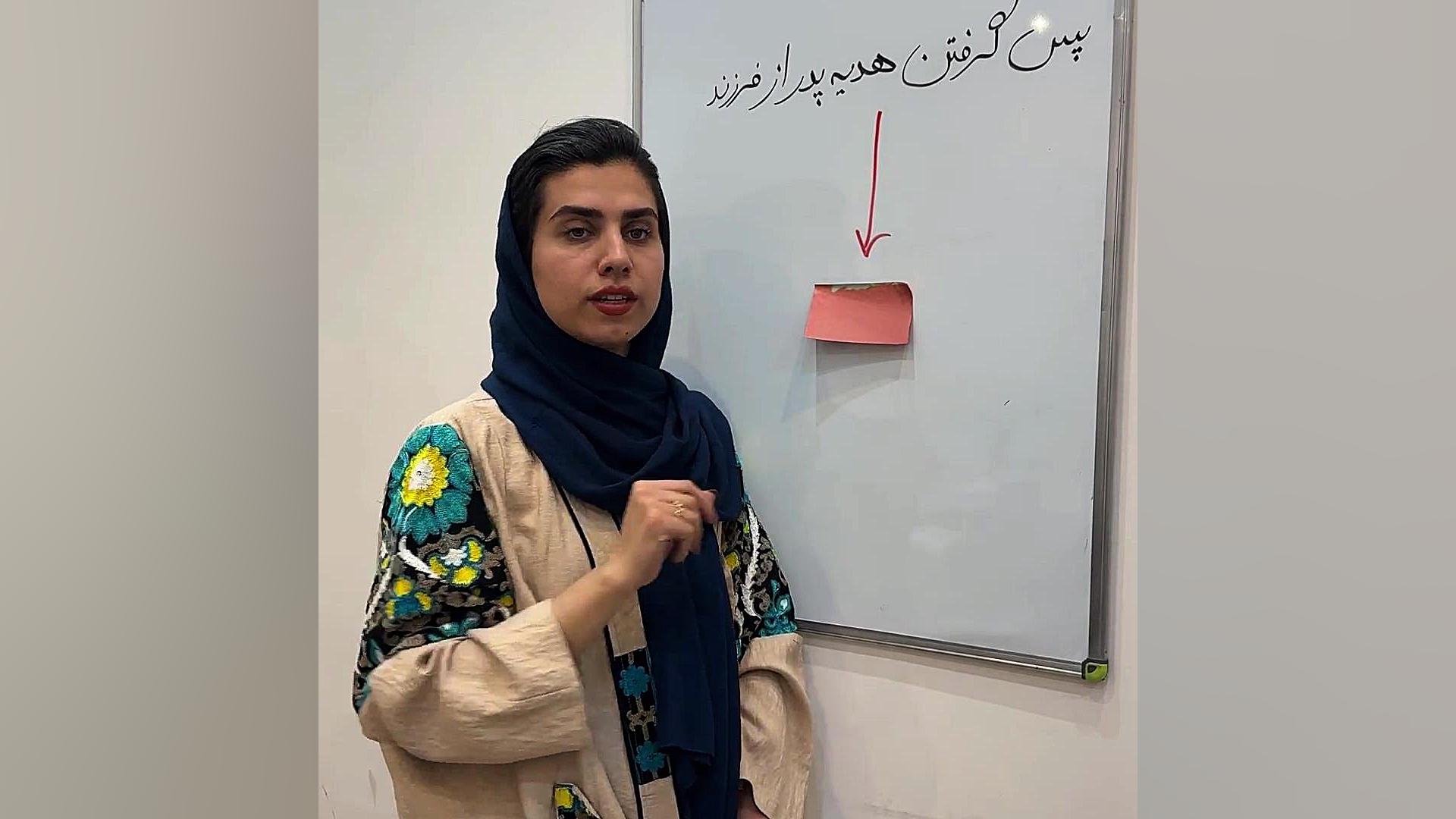 پس گرفتن هدیه وکیل پایه یک دادگستری فاطمه قربانی