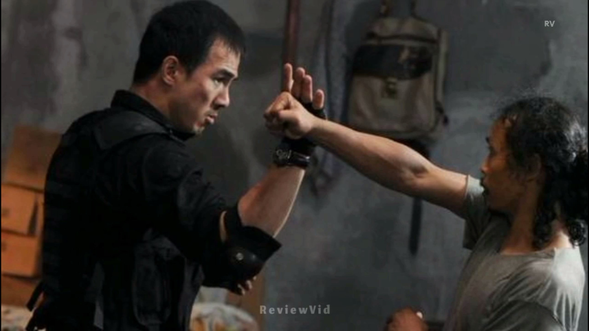 معرفی فیلم سینمایی رزمی | THE RAID یورش: رستگاری زمان87ثانیه