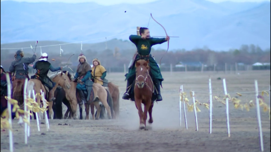 مهارت و روحیه بی نظیر در تیر اندازی دختر مغولی Mongolian horseback archery girl زمان88ثانیه