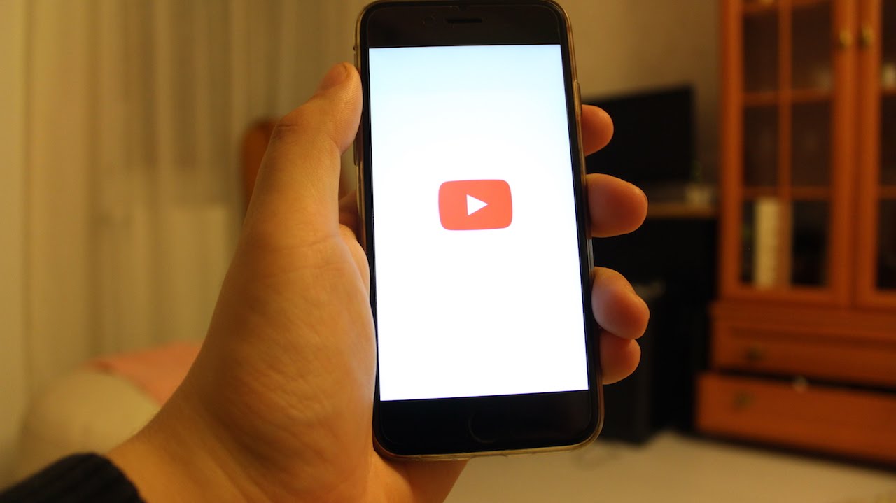 How to listen YouTube in background on iPhone / iPad