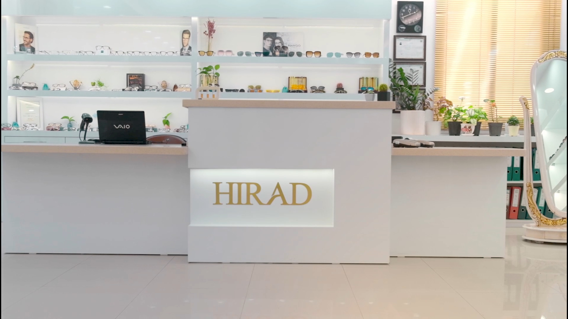 معرفی بینایی سنجی و عینک هیراد مشهد دکتر پوست