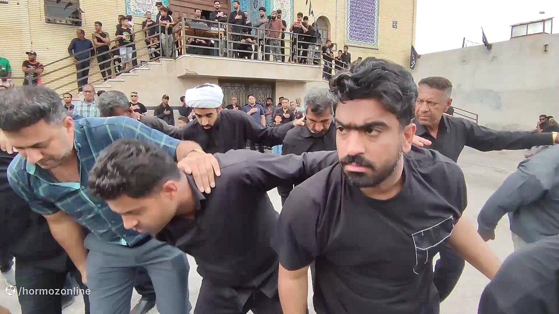 پوستر کوچک
