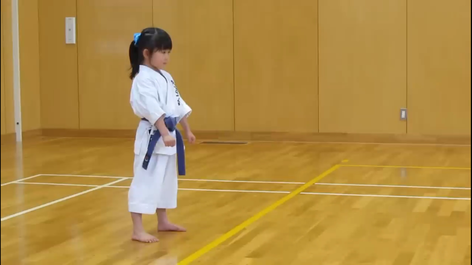 امتحان Mahiro(5-year-old girl) practicing kihon for kyu exam 5歳女子基本練習中 مصطفی زمانی