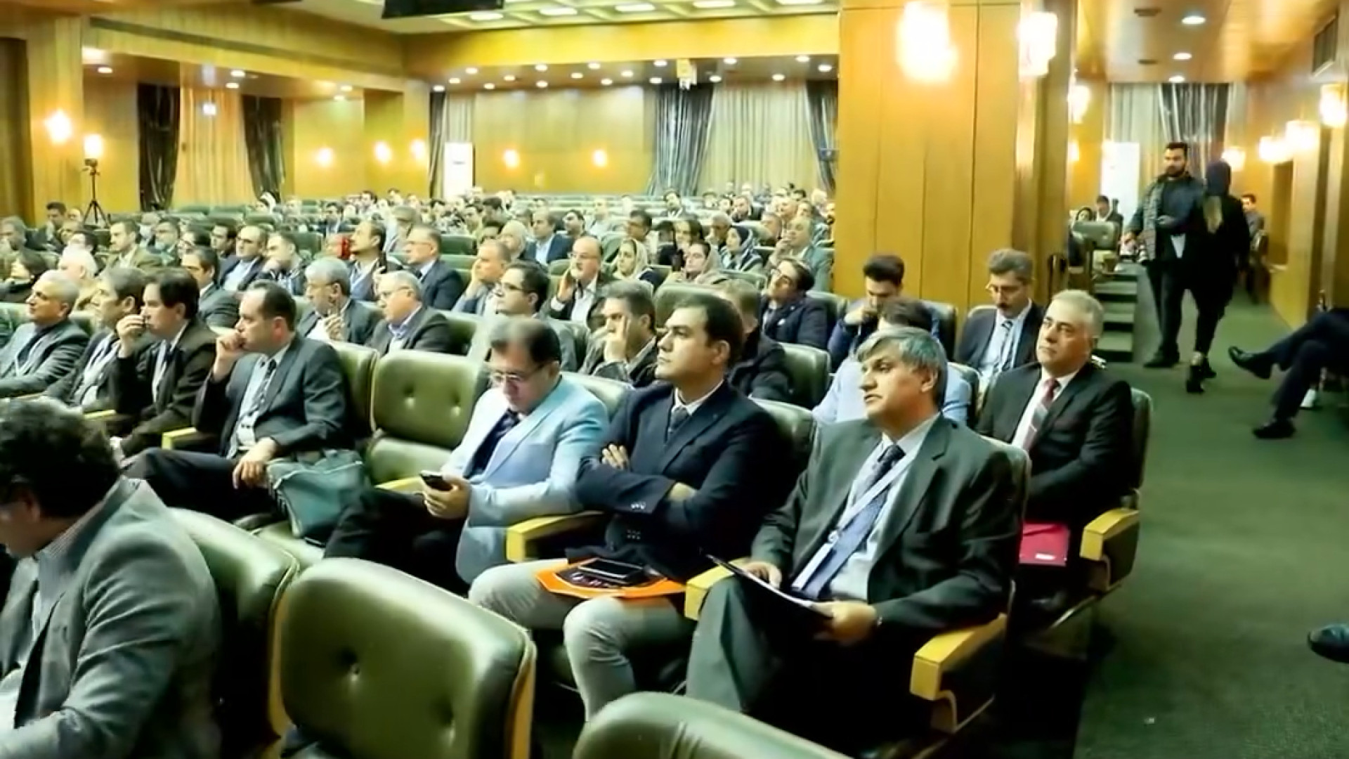كنگره جراحى پستان و روش هاى شكل دهى بدن دکتر کامران بابایی