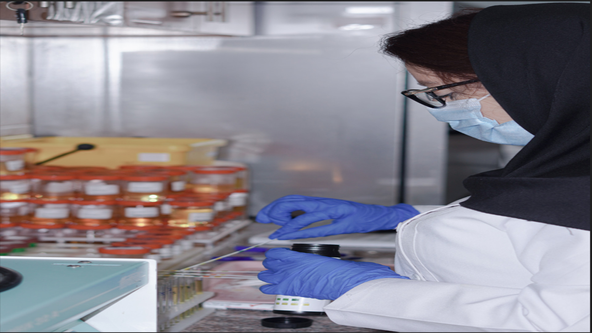 بخش میکروبیولوژی آزمایشگاه / Medi Test لیفت پیشانی