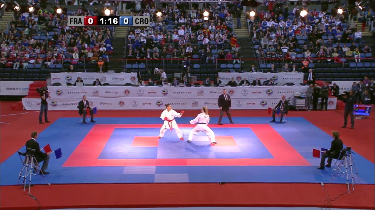 فینال مسابقات بانوان Ana LENARD vs Lucie IGNACE. FINAL Female Kumite -61kg کشیدن دندان