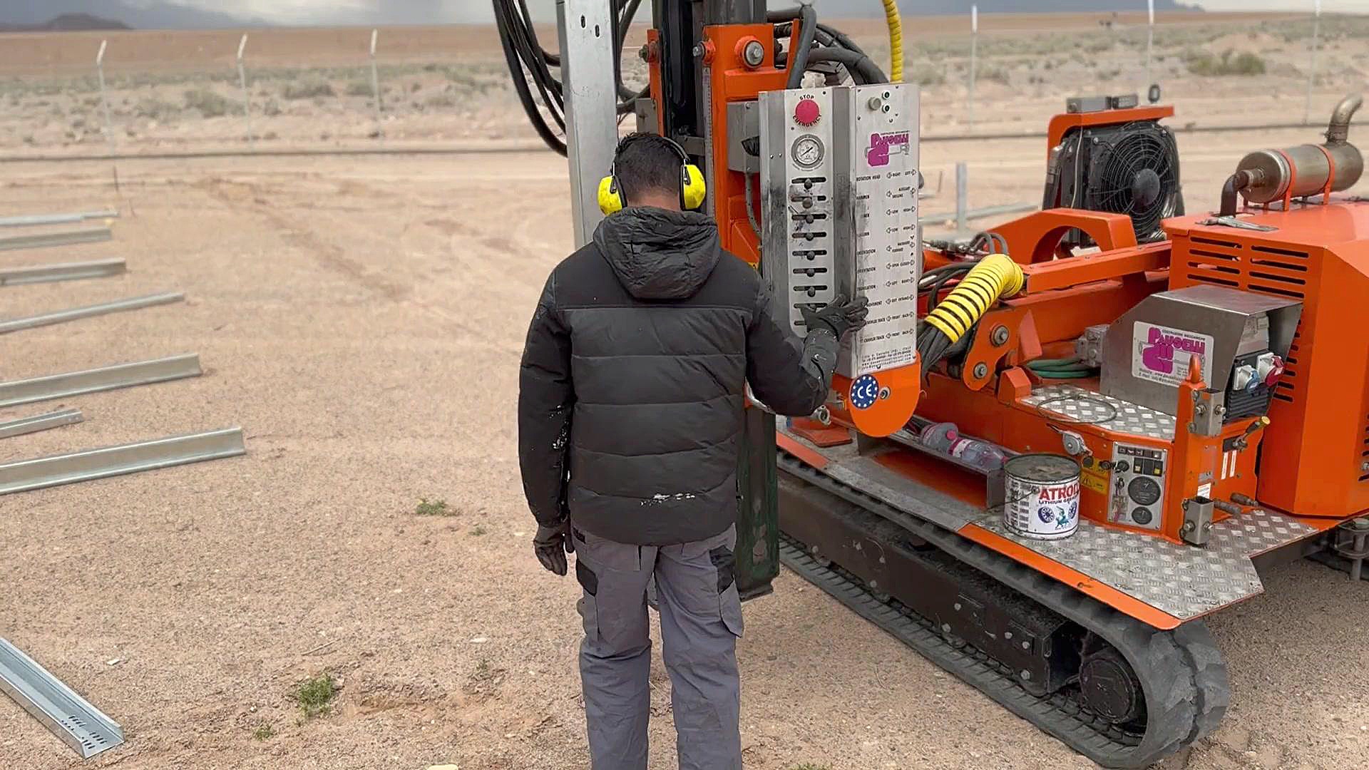 پایه کوبی نیروگاه خورشیدی