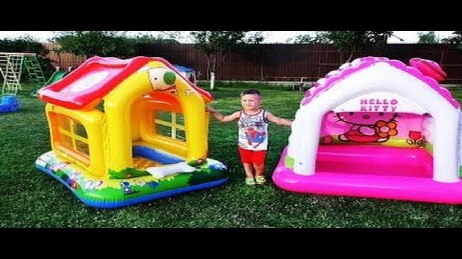 Roma and Diana have fun in Playhouse in the yard زمان247ثانیه