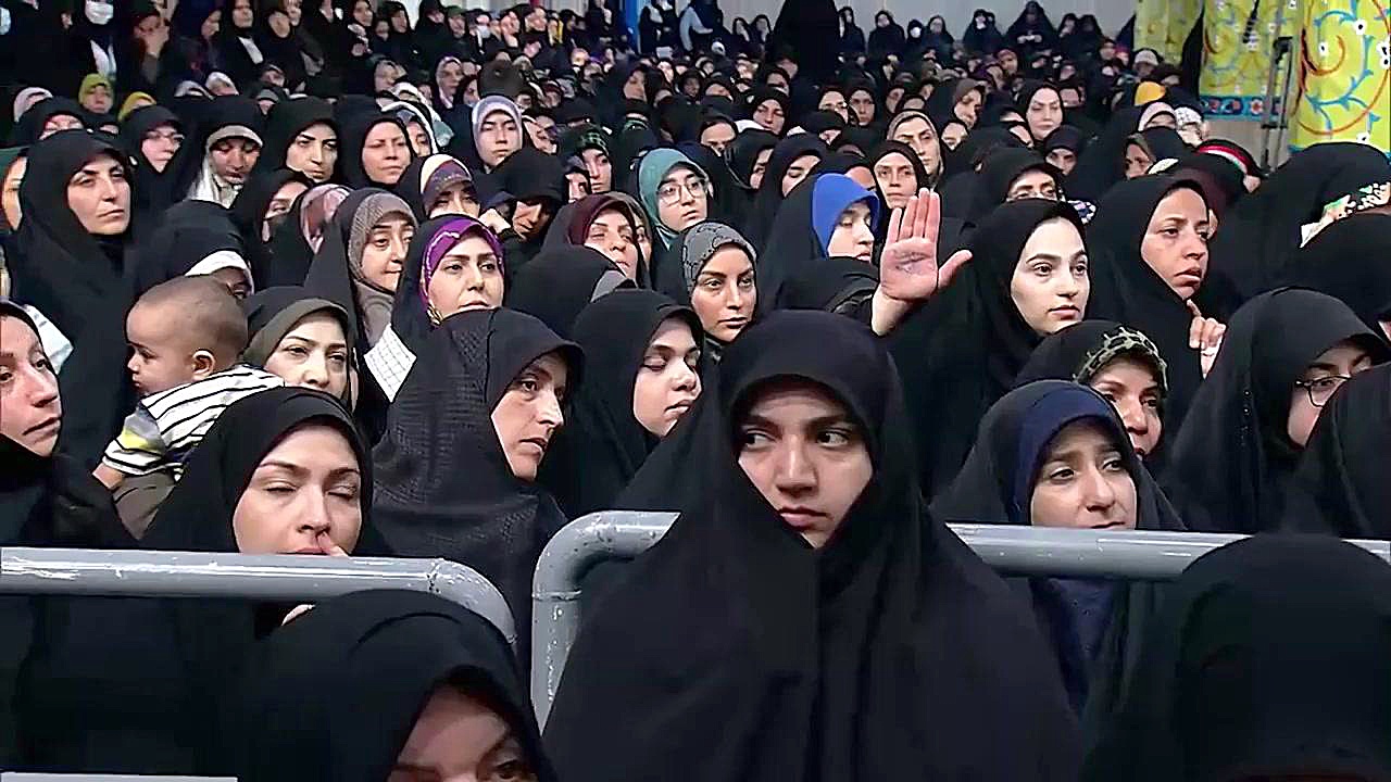 رهبر انقلاب در دیدار معلمان: الگوهای جامعه معلمین باید به عنوان قهرمان معرفی شون هایفوتراپی