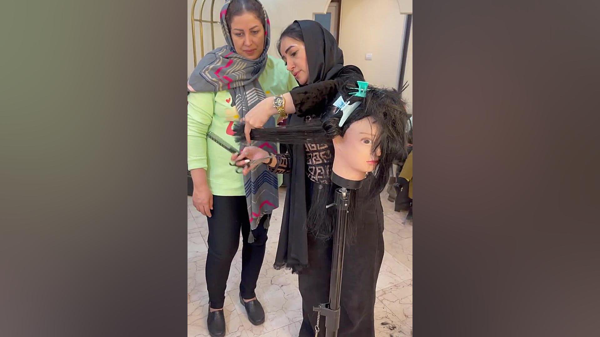 کاملترین دوره صفر تاصد کوپ و براشینگ مو بصورت vip در پاسداران بامدرک فنی حرفه ای سالن مهري مرادي
