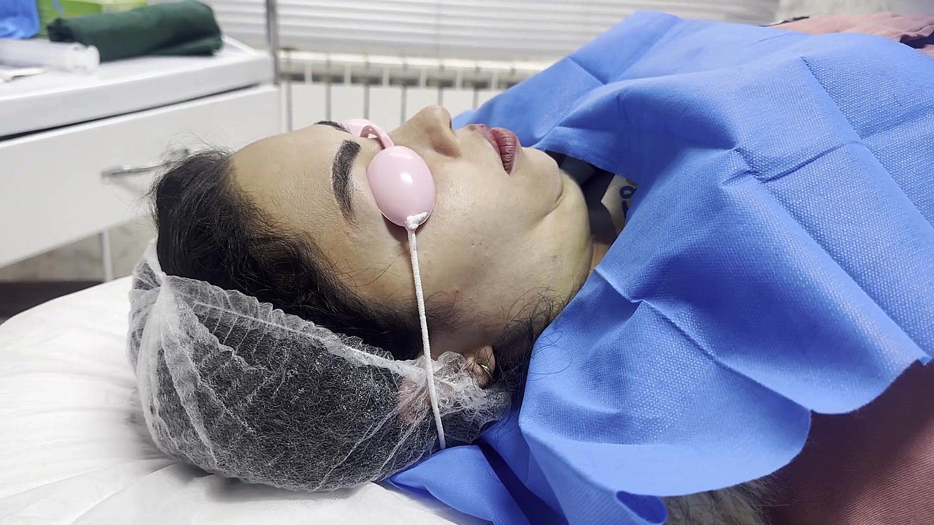 دکتر آرش امانی فر پیلینگ شیمیایی