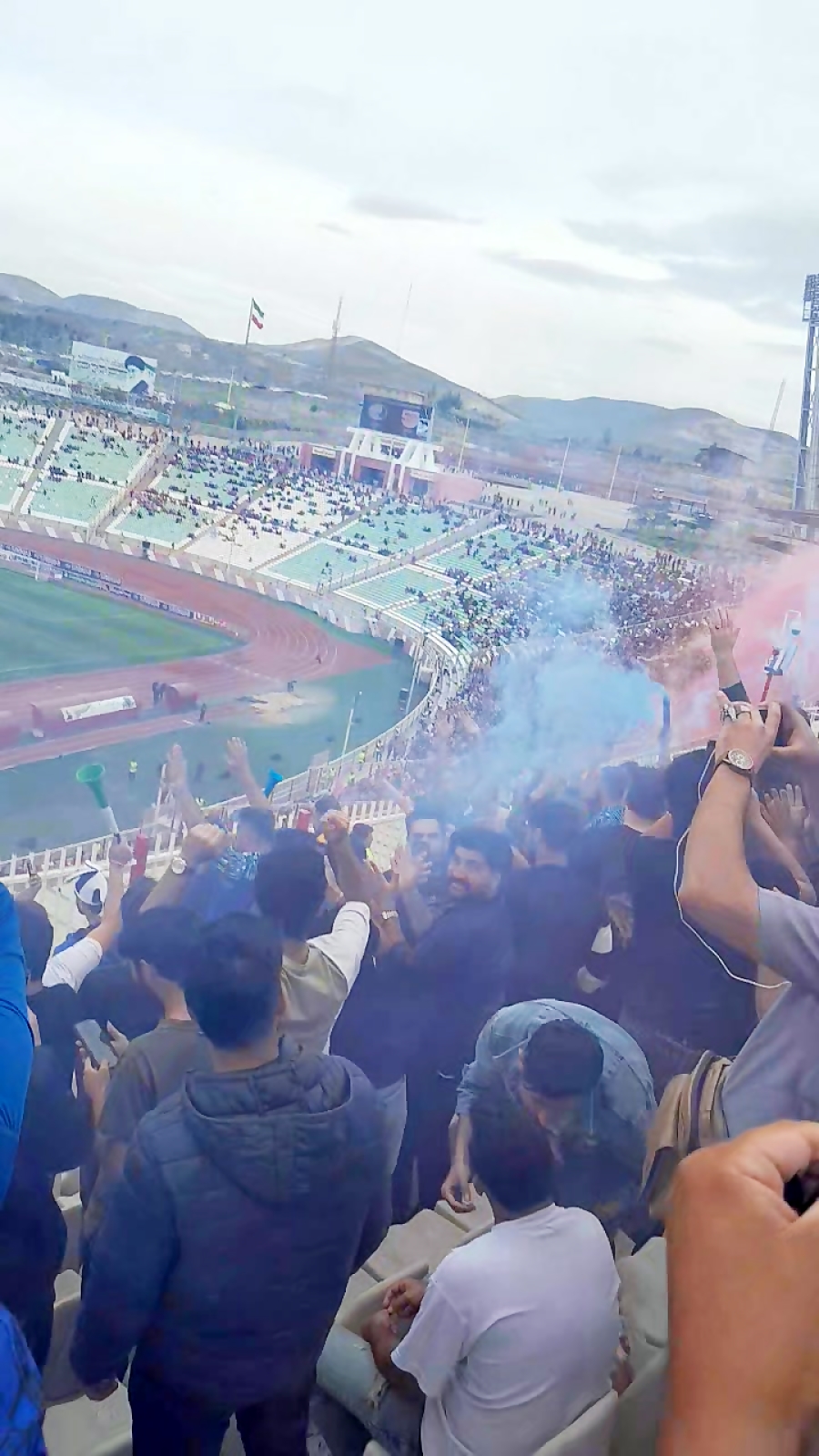 فیلم از بازی  استقلال و تراکتور