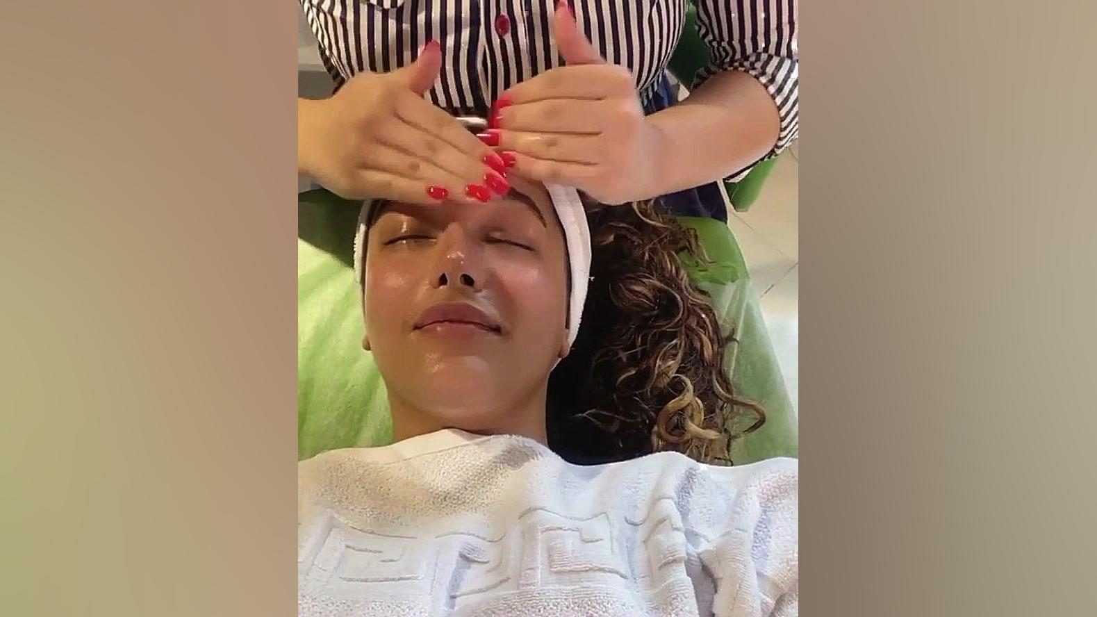 غزل برادرزاده پاکسازی پوست مشهد | سایت بهترین در مشهد ترمیم زیبایی دندان