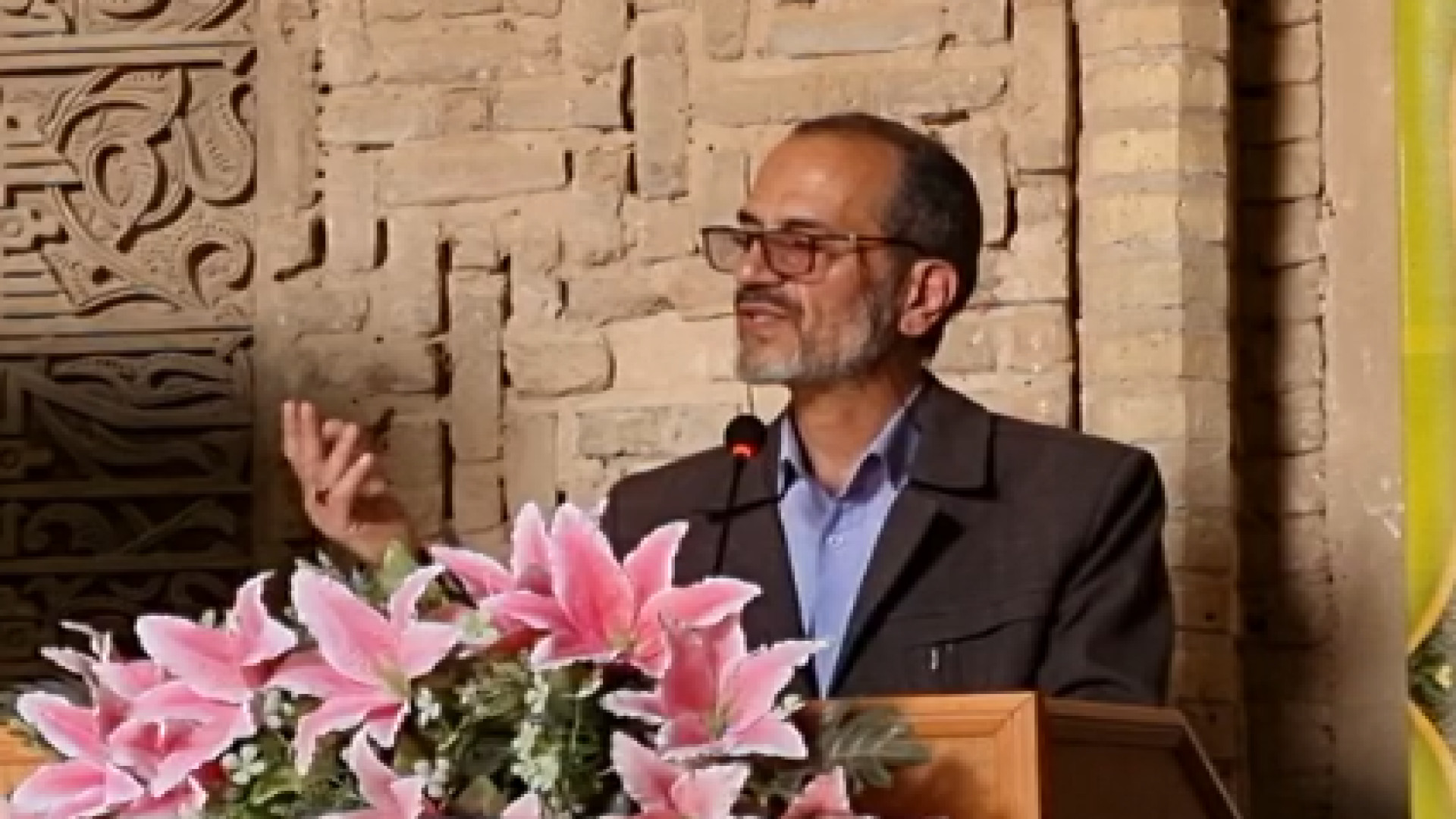 امام رضا و ازادی خرمشهر در نمازجمعه اردستان دکتر فشارکی