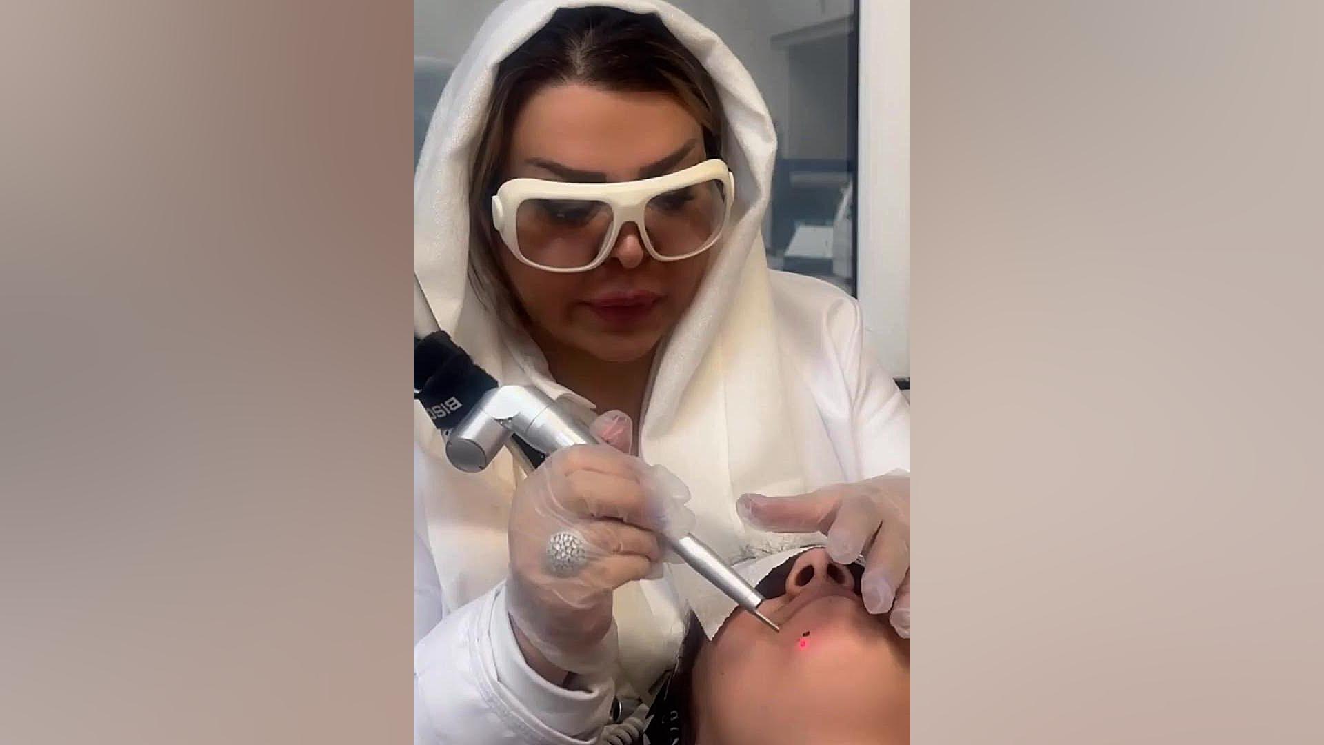 لیزر خالهای صورت توسط لیزرهای پیشرفته دکتر فرحناز زینعلی - متخصص پوست، مو، زیبایی زنجان