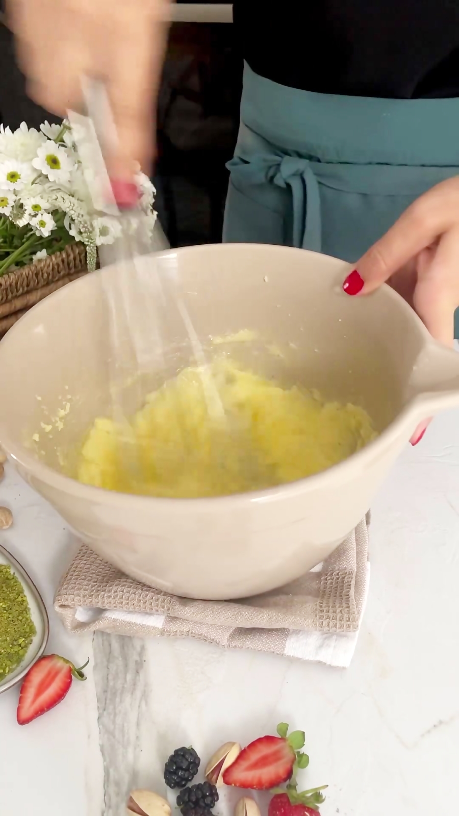 آموزش کیک پسته کافی شاپی فالو یادتون نره >>