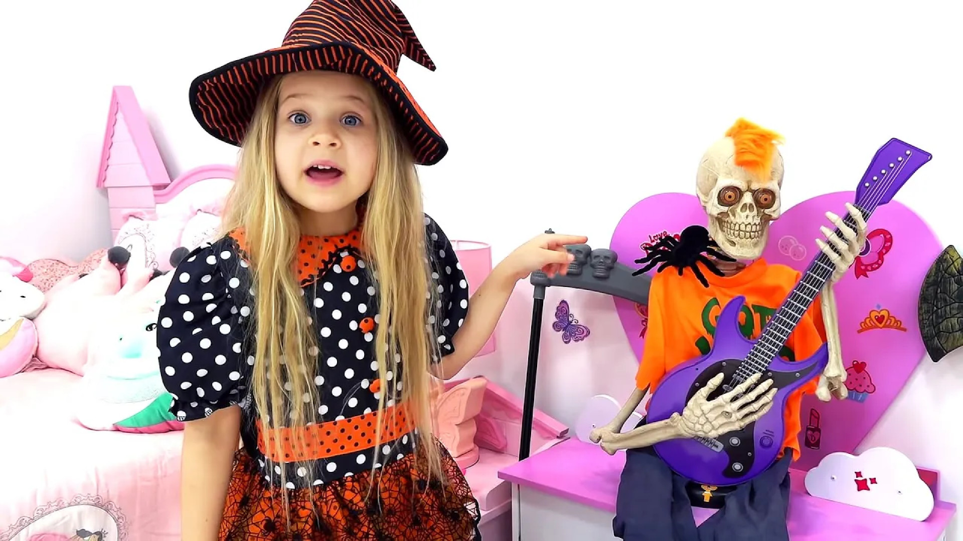 Diana and her mysterious Halloweenthemed storie for kids. زمان308ثانیه