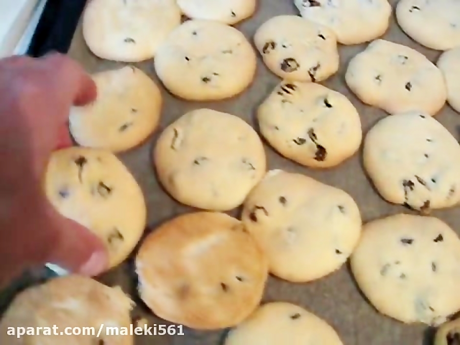 طرز تهیه شیرینی کشمشی