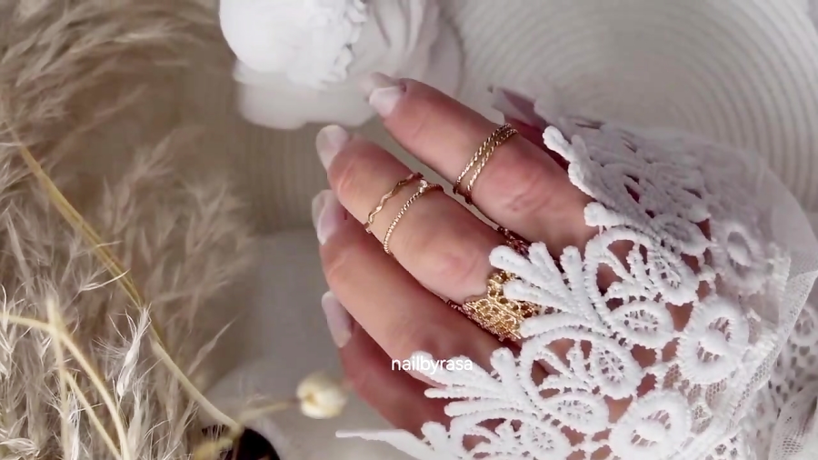 ناخن مصنوعی راسا مدل فرنچ و ماربل طلایی رنگ بیس و سفید مناسب عروس