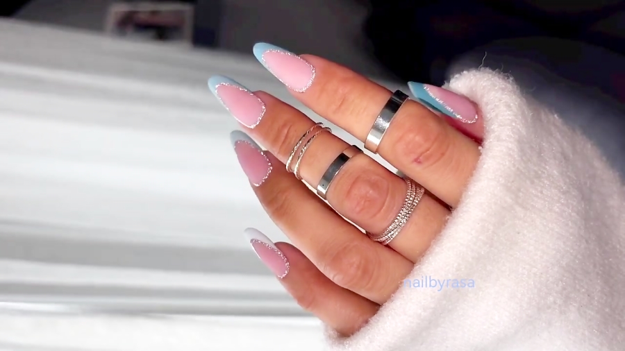 ناخن مصنوعی راسا طرح فرنچ مینیمال براق رنگ طیف آبی