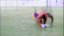 راک در حال تمرین بدنسازی کشتی...