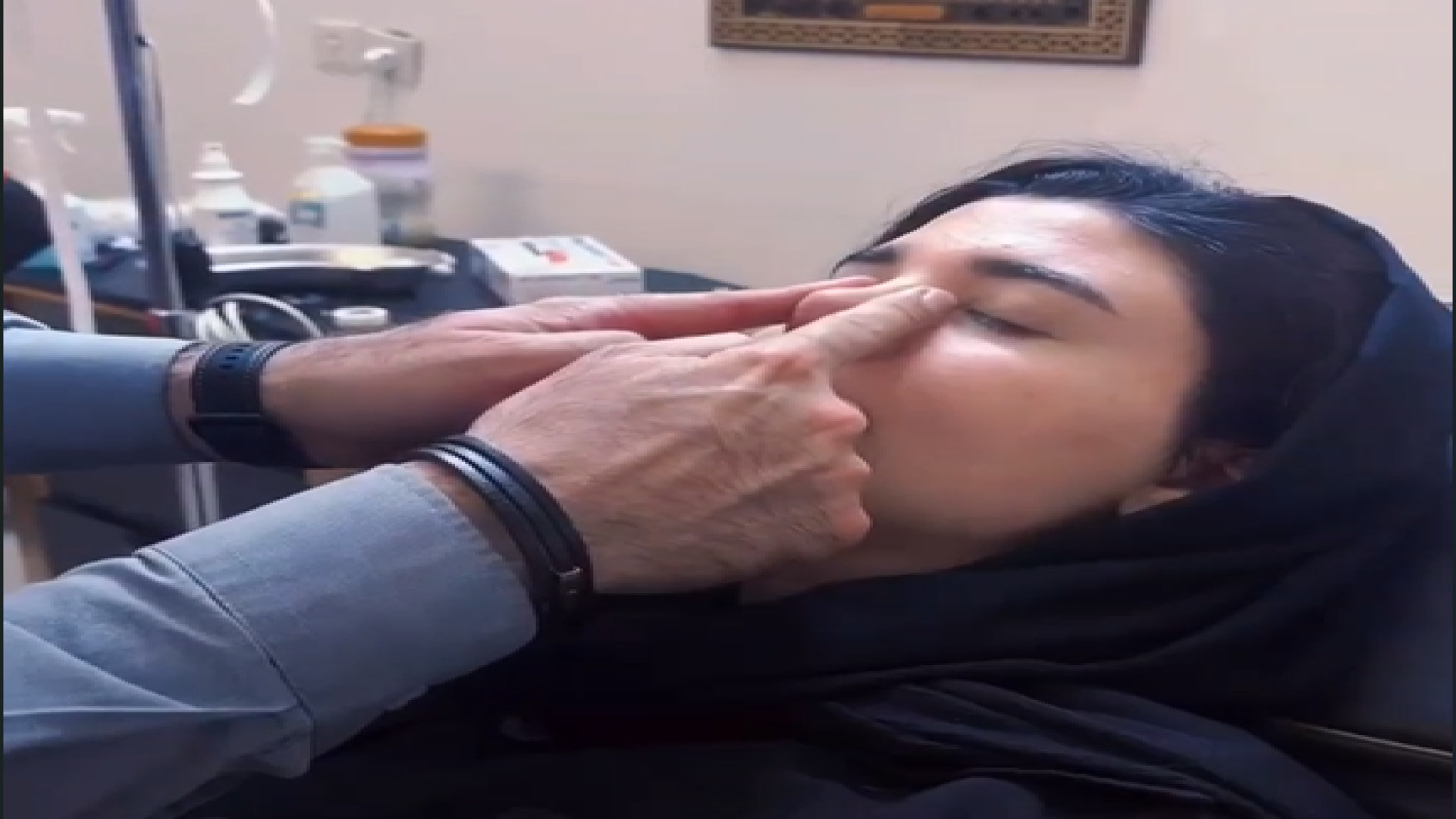 نحوه درست ماساژ بینی بعد از رینوپلاستی دکتر علی عقیلی - جراح بینی در تهران