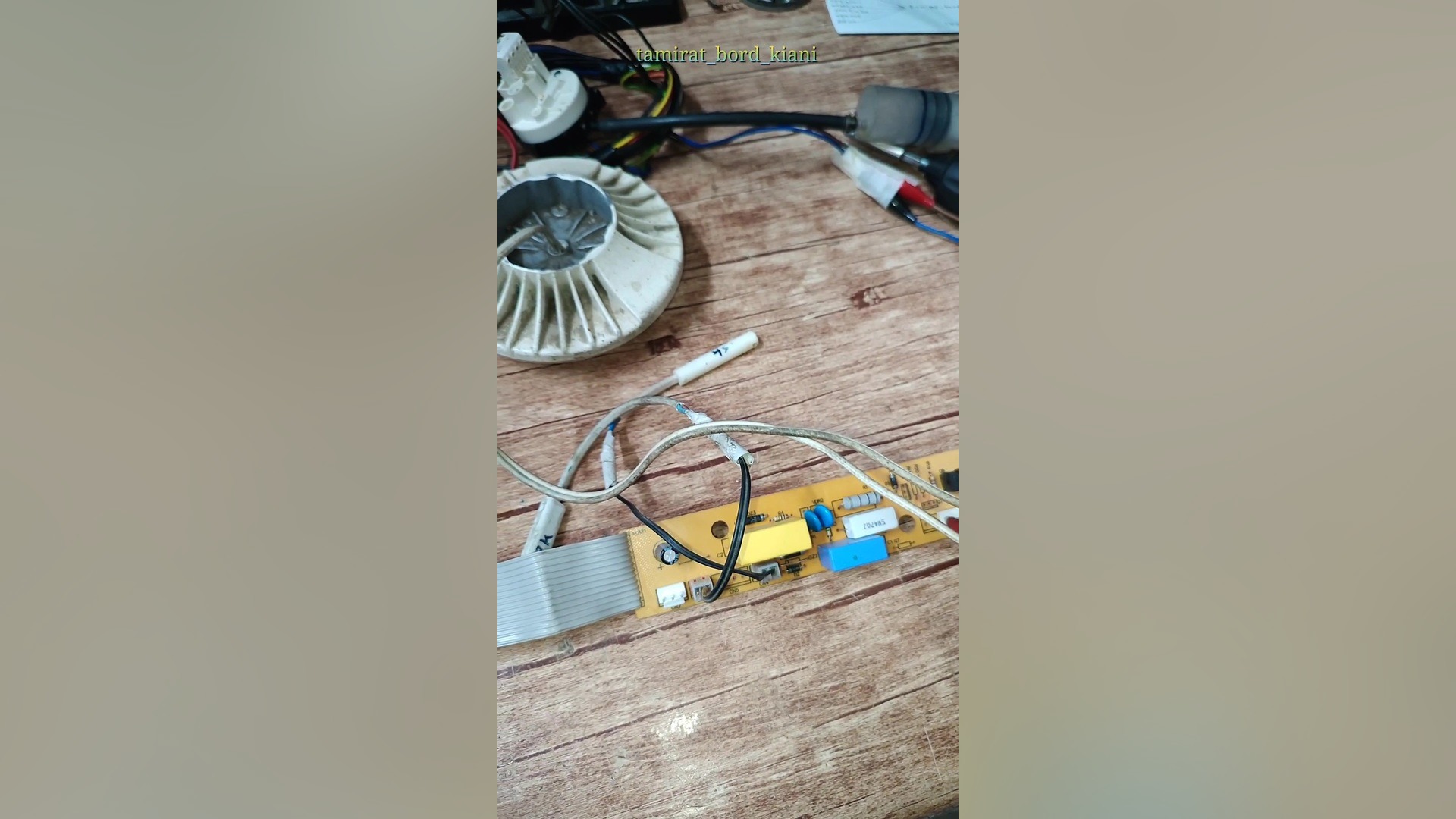 تعمیر برد یخچال پارس با ایراد روشن نشدن کمپرسور