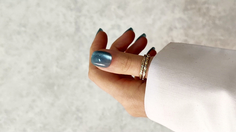 ناخن مصنوعی راسا مدل مشکی سبز کهکشانی فرم مربع گرد کوتاه کد RSK1018