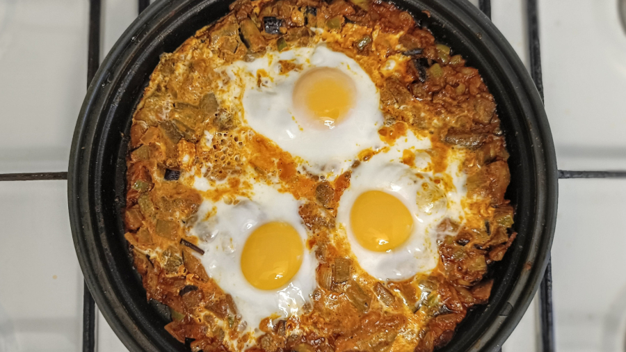 طرز تهیه املت بادمجان و تخم مرغ با یک روش خاص و آسان