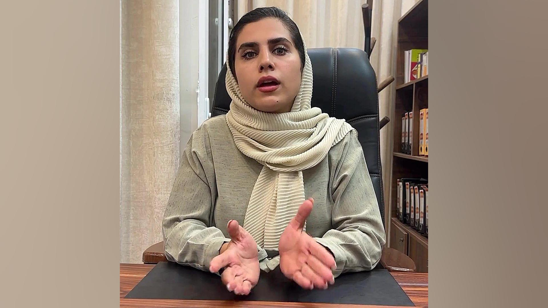 رابطه ازطریق پیامک وکیل پایه یک دادگستری فاطمه قربانی