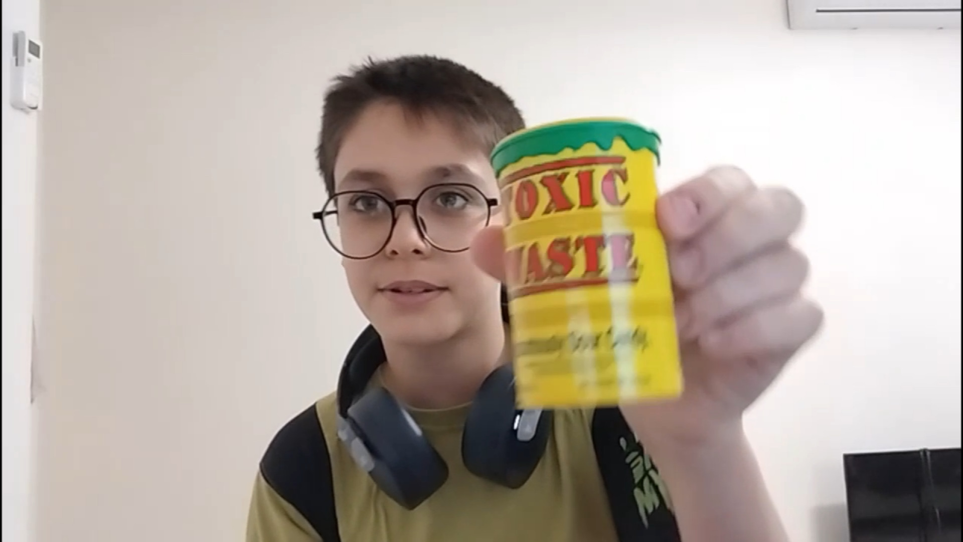 ترش ترین اب نبات دنیا/ Toxic Waste زمان519ثانیه