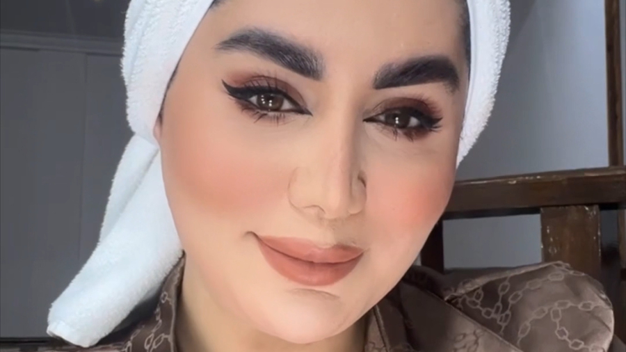 آرایش پوست گندمی روشن (تست محصول)
