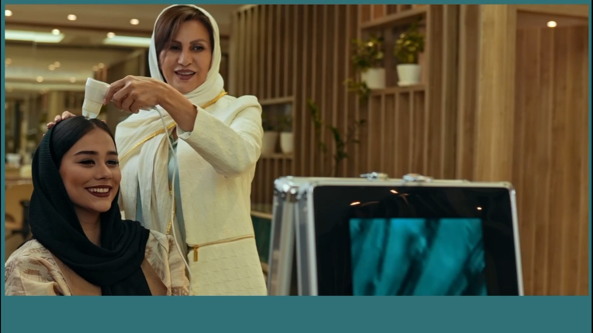 جلوگیری از ریزش مو، چربی کف سر، پوسته، شوره و خارش با اسکراب تخصصی کف سر جراحی گوش