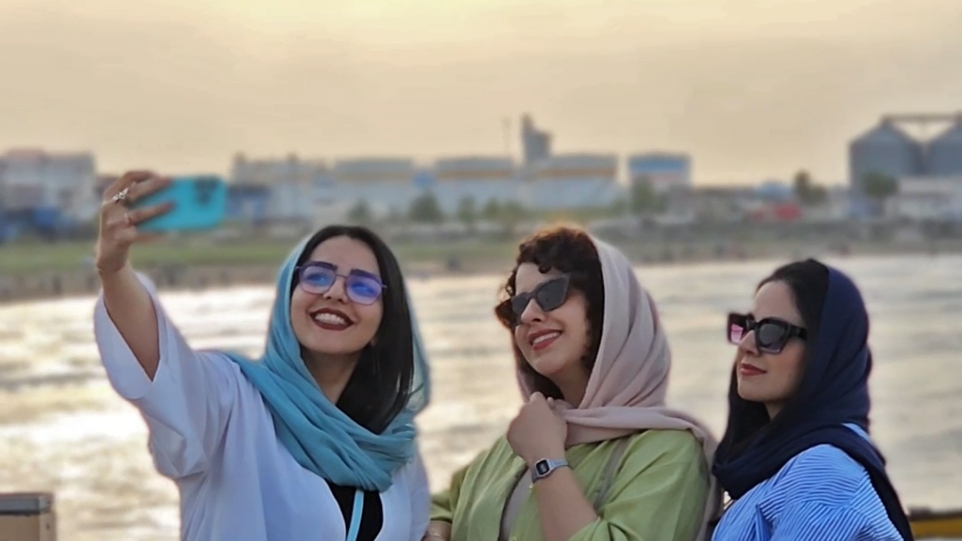 پوستر کوچک
