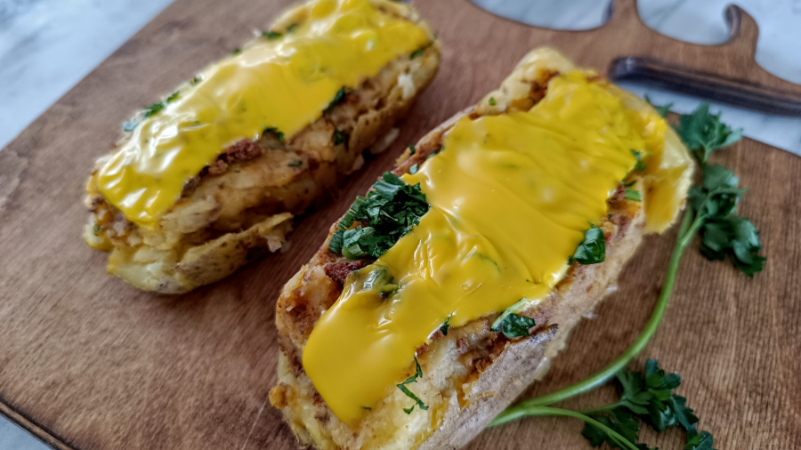 سیب‌زمینی شِکم‌ پُر با گوشت، یک غذای ساده اما شگفت‌انگیز!