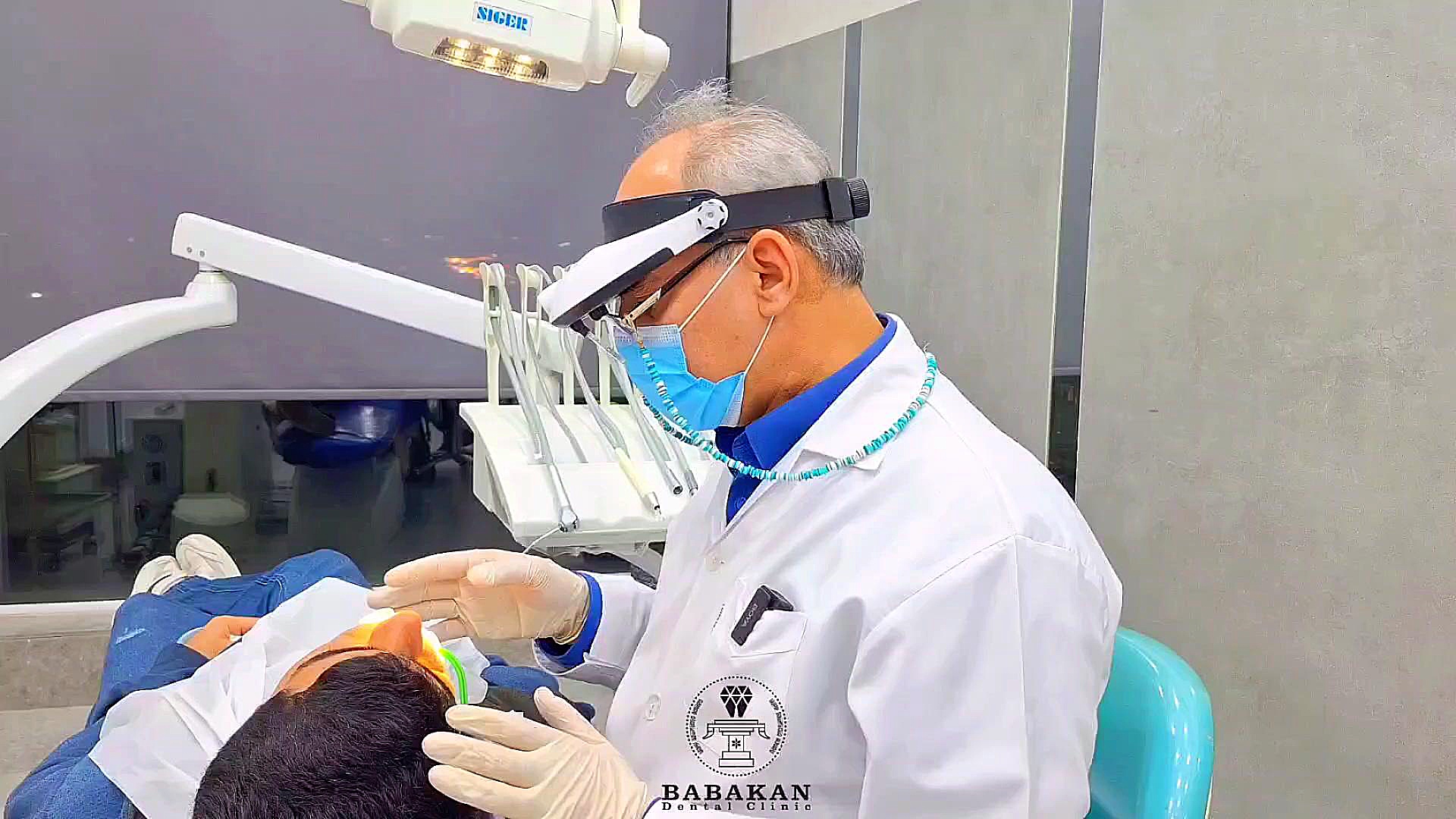 بهترین سن ارتودنسی از نظر دکتر بختیاری متخصص ارتودنسی کلینیک دندانپزشکی بابکان