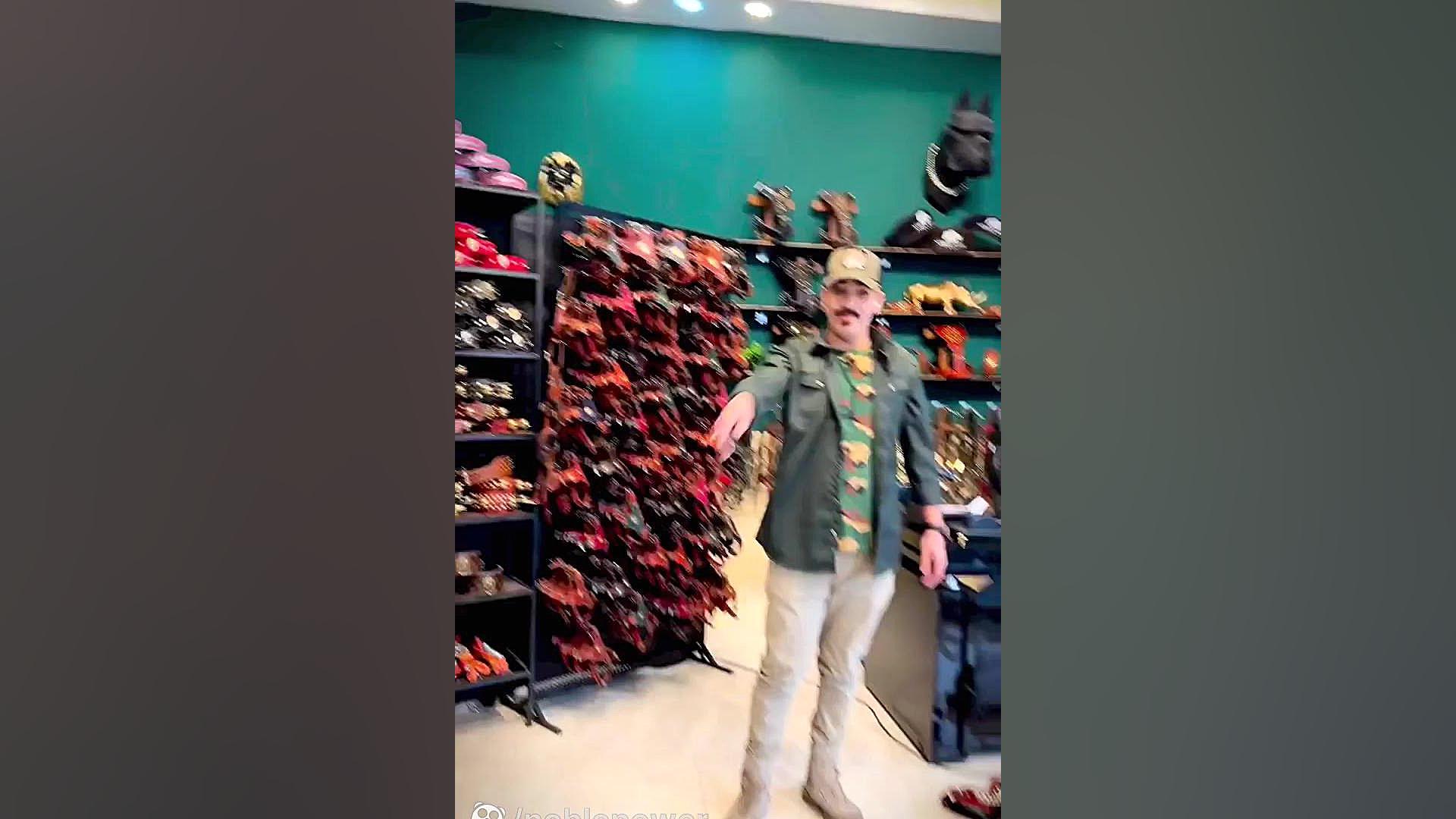 انواع قلاده های سگ چرمی زمان221ثانیه