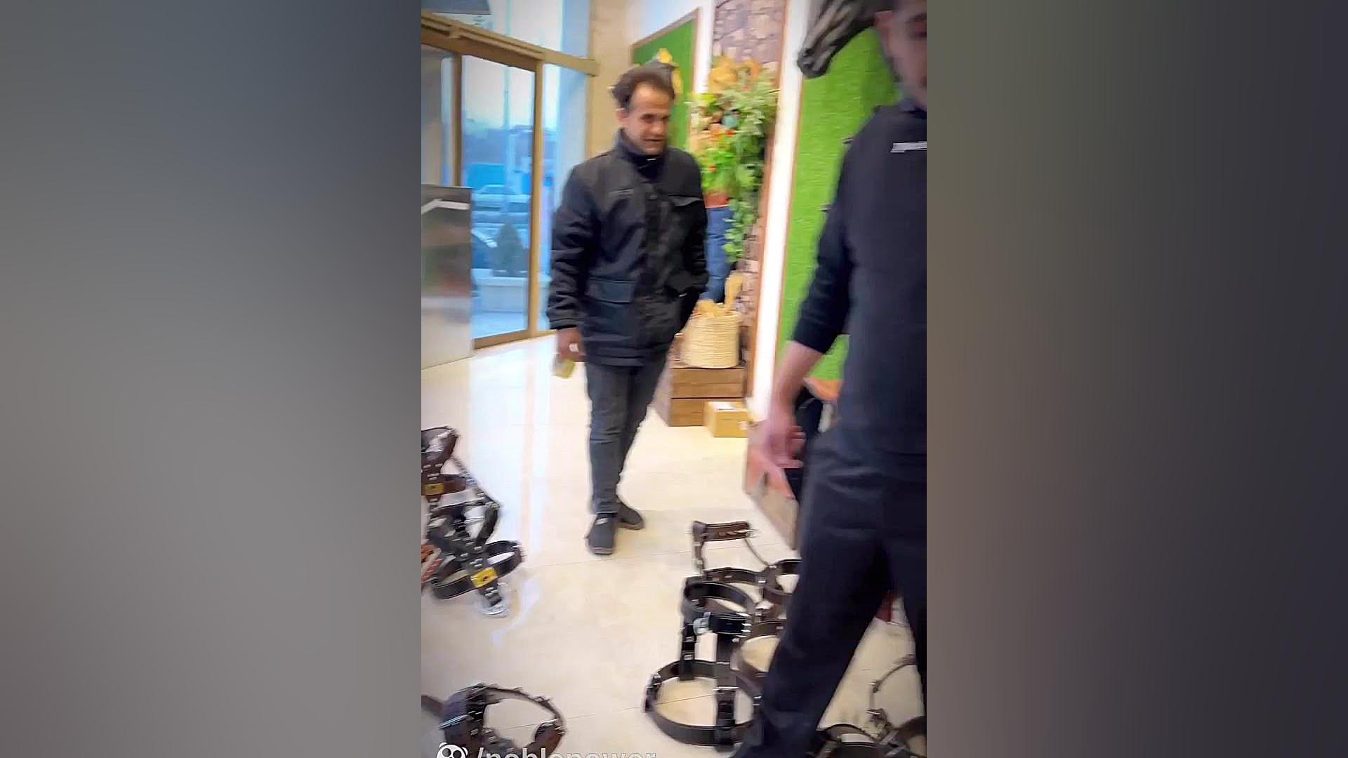 قلاده های سگ و کتفی های نگهدارنده سگ زمان132ثانیه