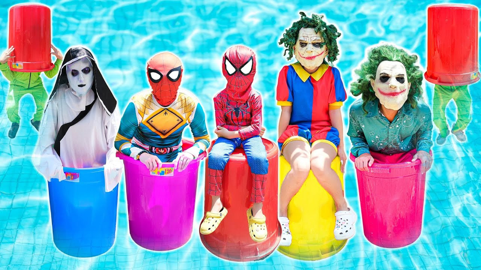 اسپایدرمن و جوکر در دنیای واقعی استخر دور همی spiderman قهرمانان احسان خواجه‌امیری