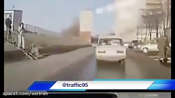 هشدار: هنگام عبور از خیابان از...