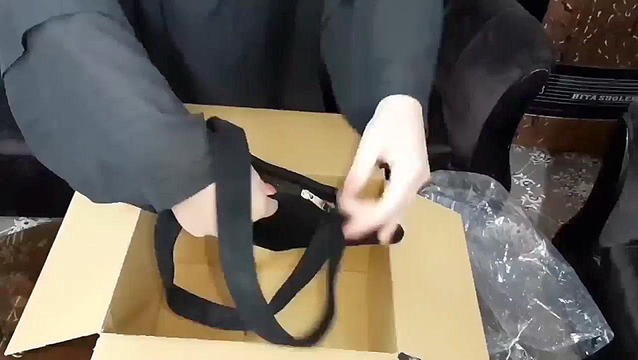 اسپری تمیز کننده جیر و نبوک فام مدل M81 به همراه یک عدد پاشنه کش - فیلم ارسالی خ کامنت