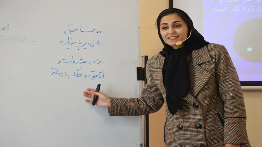 خانم فرح بخش  - افزایش اعتماد به نفس  - 30 آذر 1403