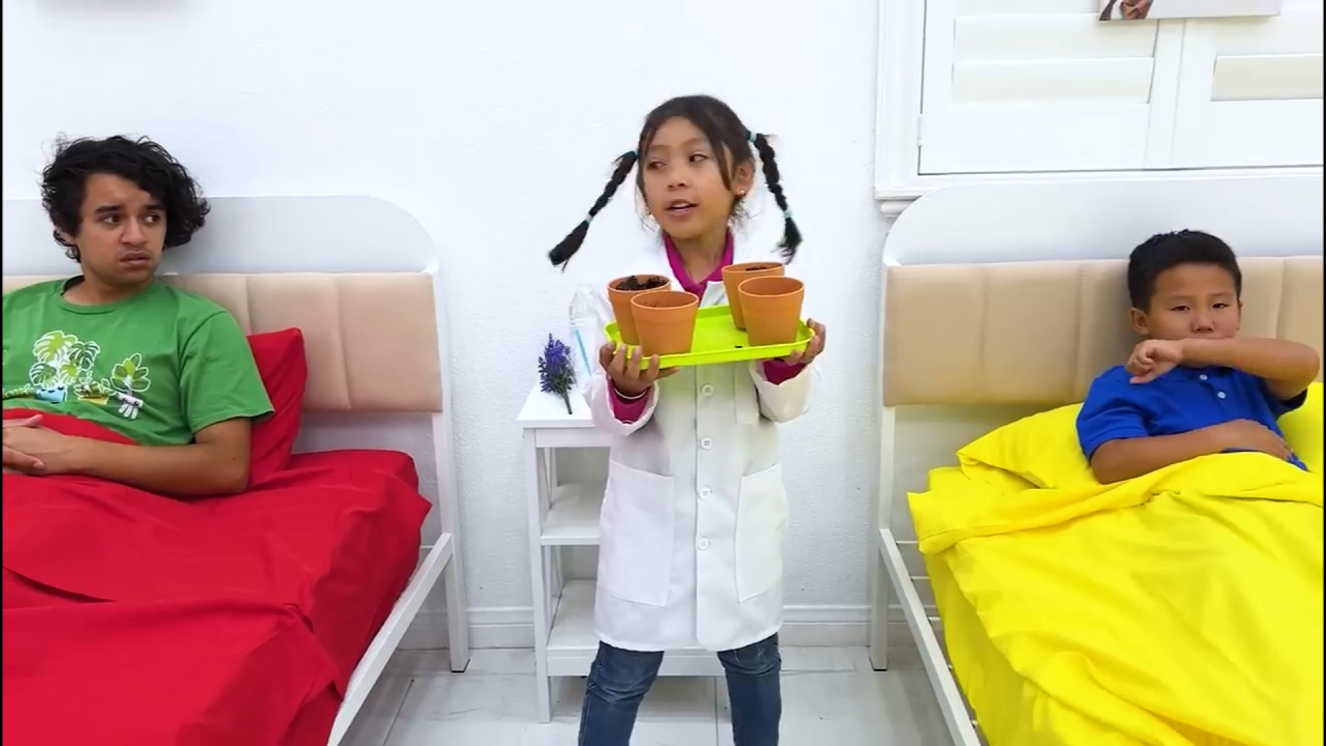 دزدیدن خوراکی‌ها در بیمارستان با وندی، کادن و پرستار مَدی دستگاه بیومتریک پوشیدنی