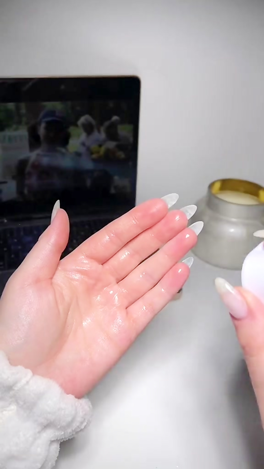 رسیدگی به ناخن 