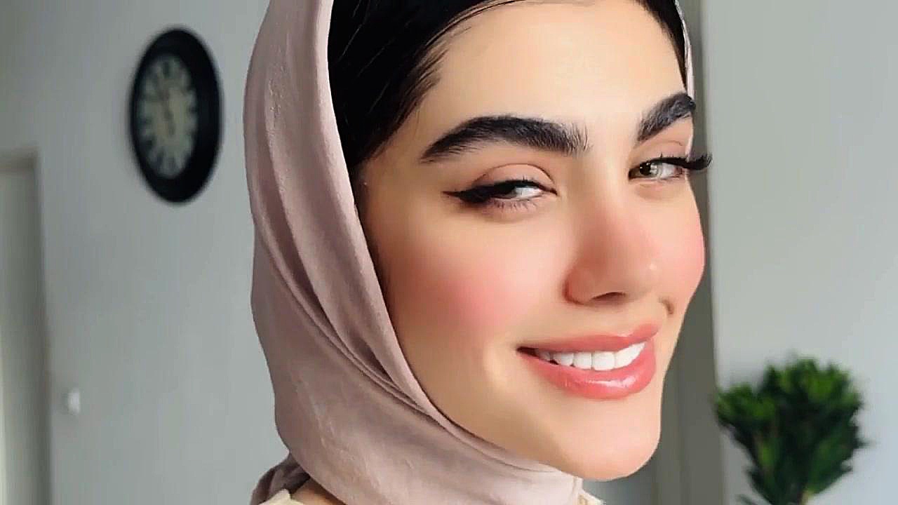 لنز های ماهانه کریستال کالرز انیدروز