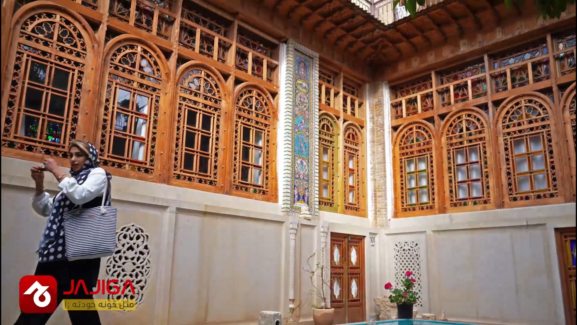 پوستر کوچک