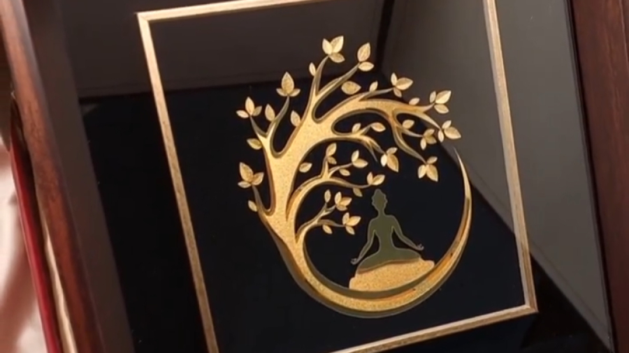 تابلو ورق طلا 24 عیار طیرح یوگا نماد ارامش و تعادل از مارک گلد