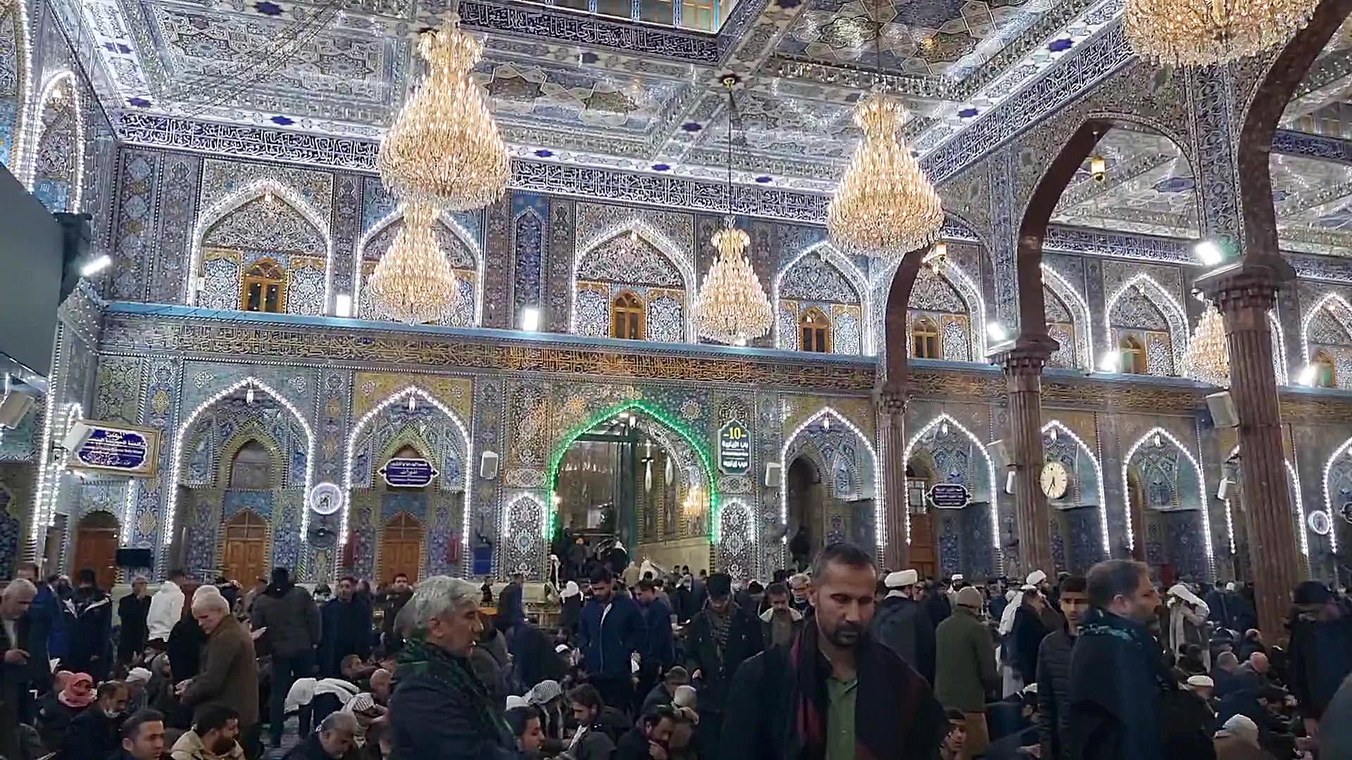 قرائت زیارت عاشورا در حرم امام با نمایش معماری حرم